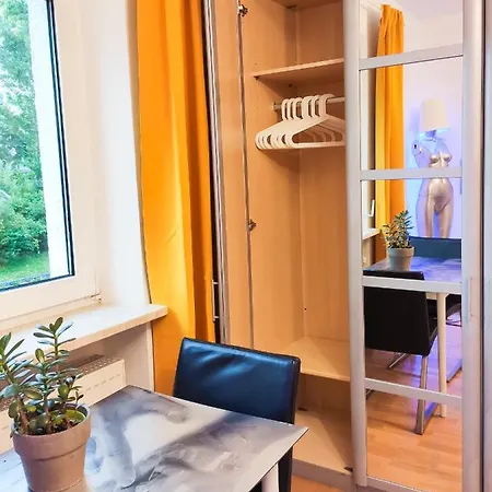 Modernes Zimmer Am Park Mit Garten, Huehner & Enten Munich Exterior photo